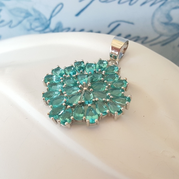 Peacock Green Zircon Pendant - Picture 3 of 12